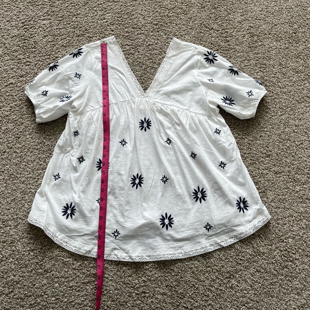 Magnolia Boutique - V Neck embroidered empire top - Picture 2 of 6